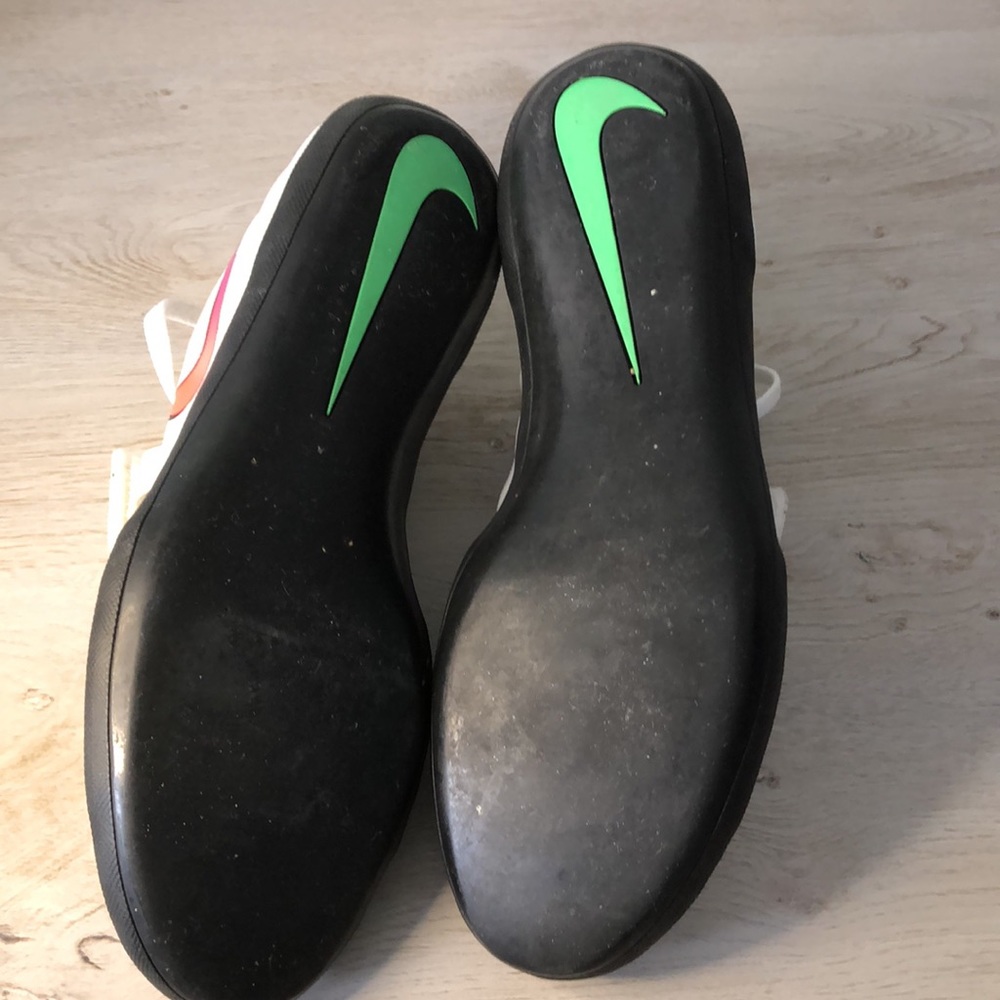 Nike - Picture 4 of 9